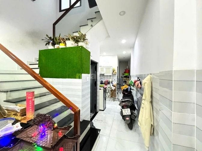 Bán nhà 2 tầng mới đẹp đường số 11 Linh Xuân, sân ô tô, 3pn