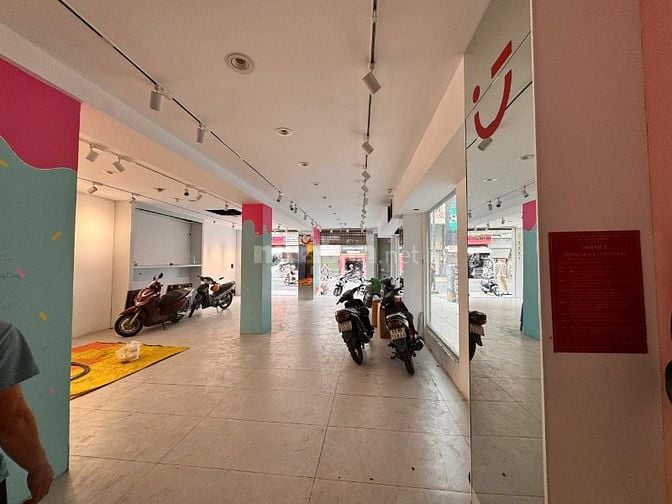 Cho thuê nhà MT Nguyễn Trãi 7,2m x 17m - 7 tầng lầu giá 380tr 
