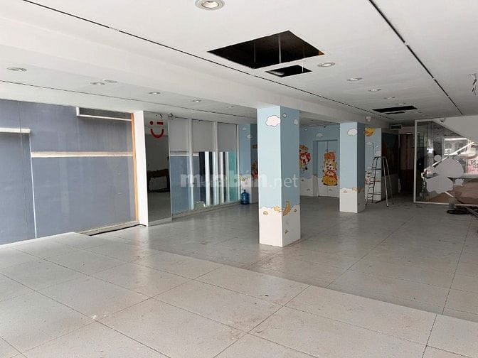 Cho thuê nhà MT Nguyễn Trãi 7,2m x 17m - 7 tầng lầu giá 380tr 