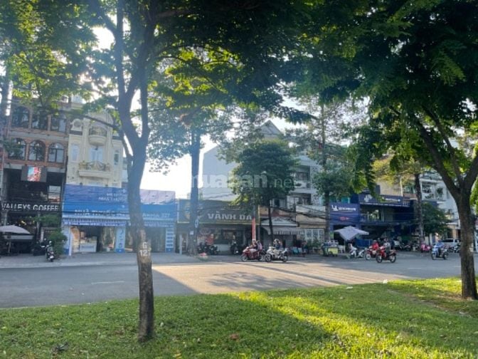 Nhà Cấp 4 MTKD đường Vành Đai Trong dt 200m2 giá thuê 60tr/th