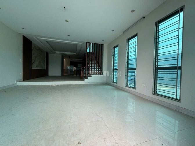 0961648203 bán căn nhà cực kỳ đẹp. Lô góc, nhà 2 mặt thoáng