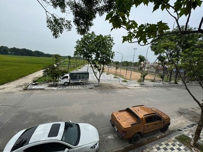 0961648203 bán căn nhà cực kỳ đẹp. Lô góc, nhà 2 mặt thoáng