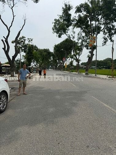 0961648203 bán căn nhà cực kỳ đẹp. Lô góc, nhà 2 mặt thoáng