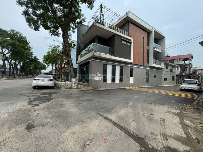 0961648203 bán căn nhà cực kỳ đẹp. Lô góc, nhà 2 mặt thoáng