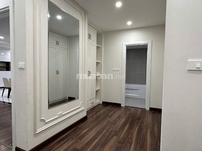 Chính chủ nhờ bán căn hộ chung cư cao cấp dự án 136 Hồ Tùng Mậu 145m2,