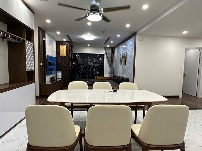 Chính chủ nhờ bán căn hộ chung cư cao cấp dự án 136 Hồ Tùng Mậu 145m2,