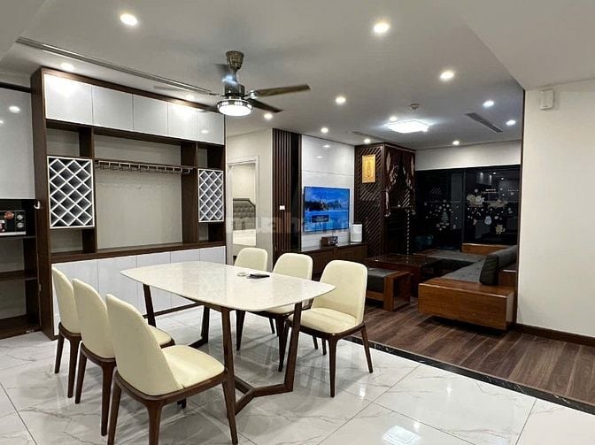 Chính chủ nhờ bán căn hộ chung cư cao cấp dự án 136 Hồ Tùng Mậu 145m2,