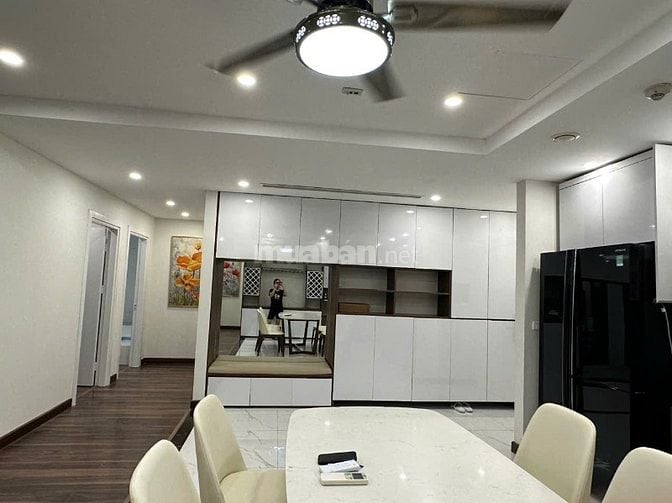 Chính chủ nhờ bán căn hộ chung cư cao cấp dự án 136 Hồ Tùng Mậu 145m2,