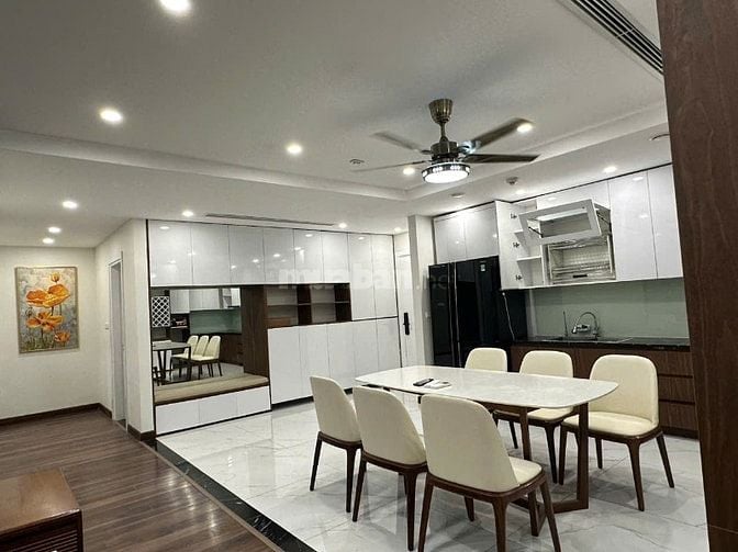 Chính chủ nhờ bán căn hộ chung cư cao cấp dự án 136 Hồ Tùng Mậu 145m2,