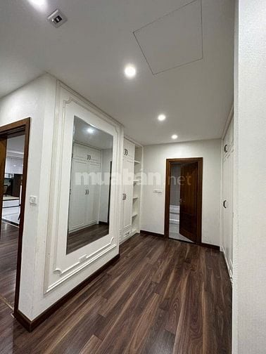 Chính chủ nhờ bán căn hộ chung cư cao cấp dự án 136 Hồ Tùng Mậu 145m2,