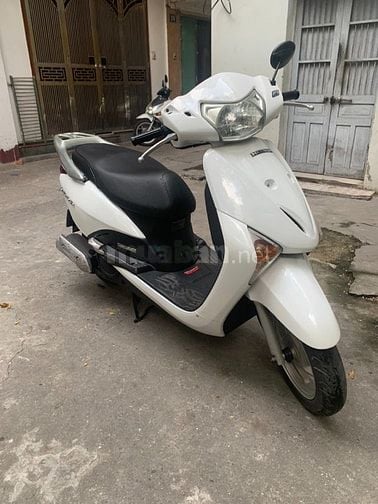 Cần bán xe Honda Lead 110cc kim phun điện tử, màu trắng