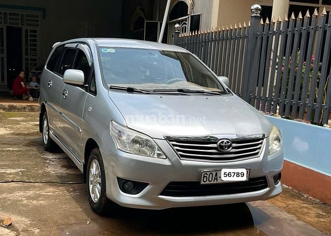 Chính chủ kẹt tiền cần bán xe innova đời 2013 tâm huyết.