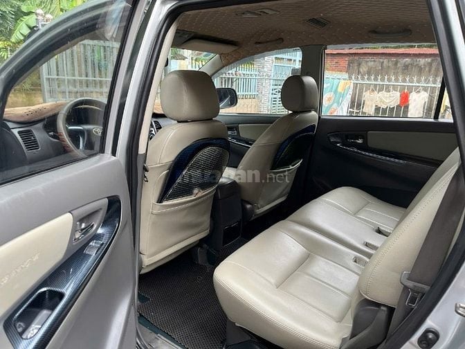 Chính chủ kẹt tiền cần bán xe innova đời 2013 tâm huyết.