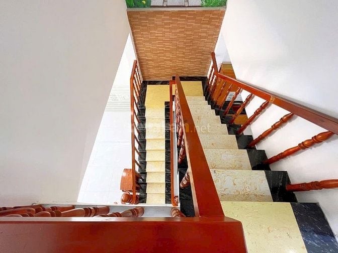 Bán căn nhà Quốc lộ 50 đi vào, 850 tr, sổ sách đầy đủ 