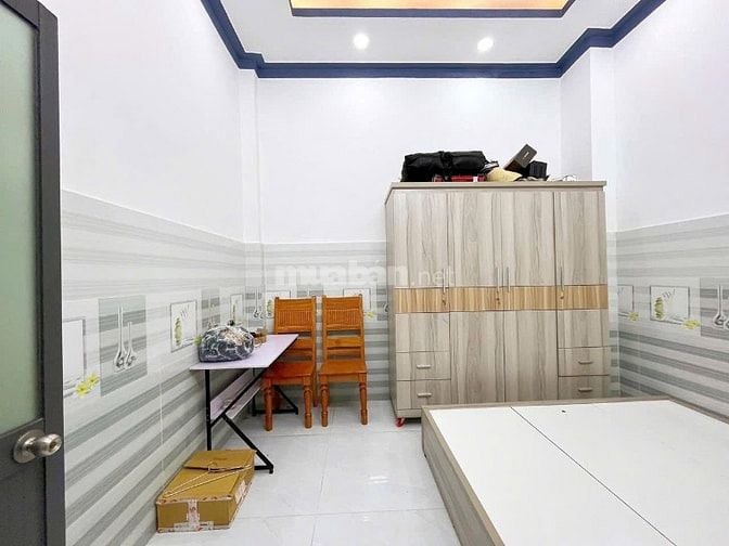 Bán căn nhà Quốc lộ 50 đi vào, 850 tr, sổ sách đầy đủ 