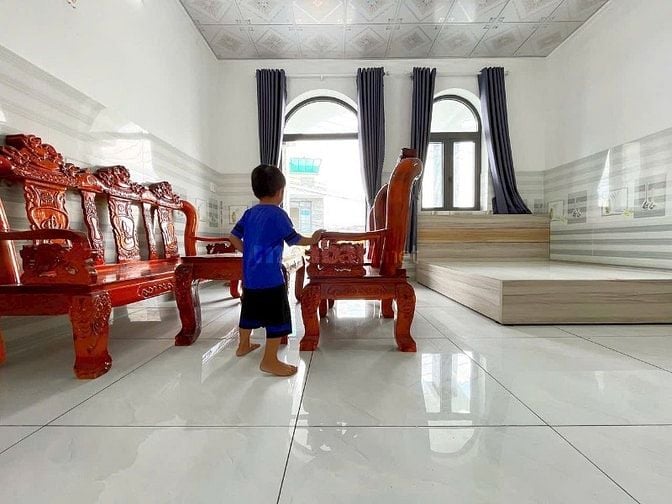 Bán căn nhà Quốc lộ 50 đi vào, 850 tr, sổ sách đầy đủ 
