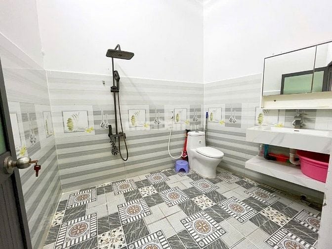 Bán căn nhà Quốc lộ 50 đi vào, 850 tr, sổ sách đầy đủ 