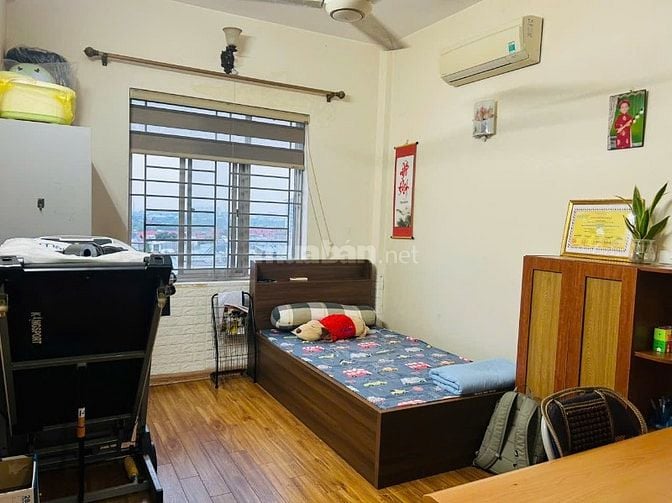 Chính chủ cho thuê chung cư 3PN, 2WC, khu Đô thị Việt Hưng, Long Biên