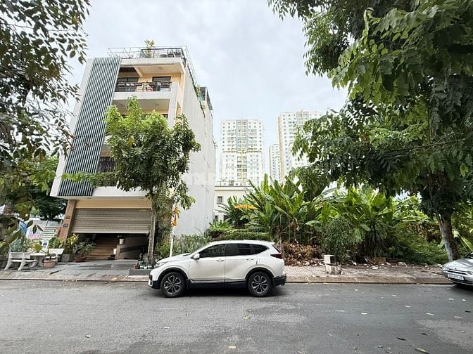 Đất góc đường 20 m, Quận 7. 9,5*16, giá cực tốt 17,7 tỷ.