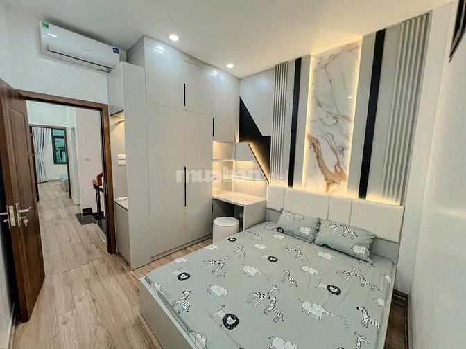 Bán gấp nhà Hoàng cầu,58M,5 tầng,MT 6,8M gần ô tô giá 15,8tỷ.