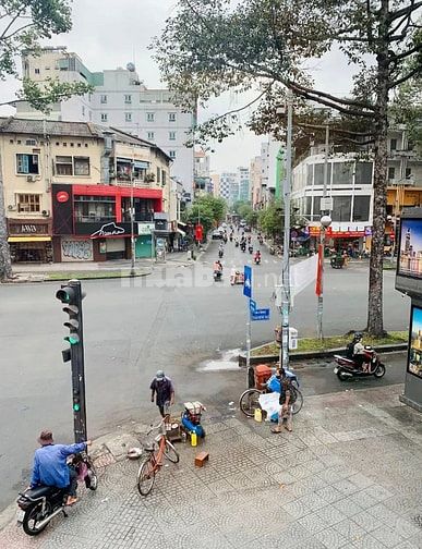 Cho Thuê Nhà Góc 2MT: 147A Trần Hưng Đạo, P.Phạm Ngũ Lão, Quận 1 TPHCM