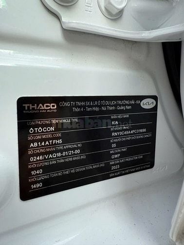 Cần bán Kia Soluto 1.4 AT sx cuối 2023 màu trắng siêu mới