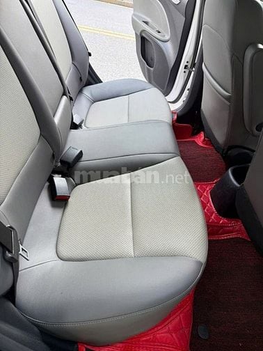Cần bán Kia Soluto 1.4 AT sx cuối 2023 màu trắng siêu mới