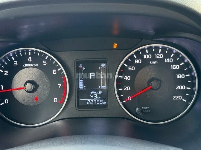 Cần bán Kia Soluto 1.4 AT sx cuối 2023 màu trắng siêu mới