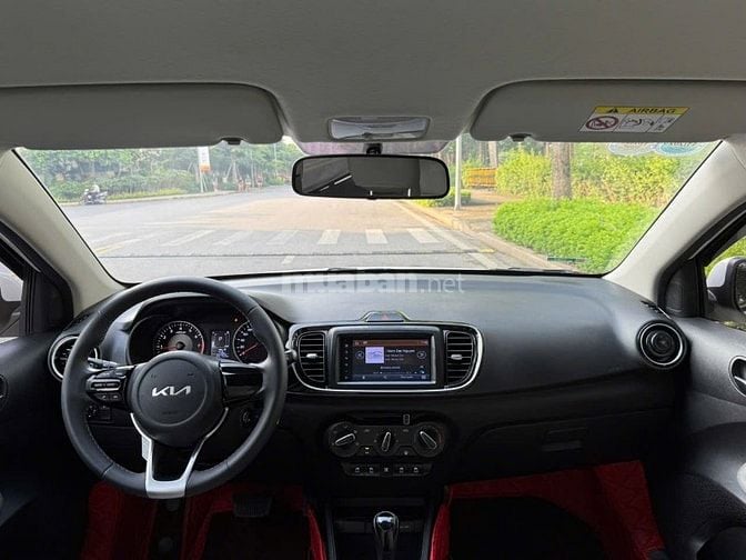 Cần bán Kia Soluto 1.4 AT sx cuối 2023 màu trắng siêu mới