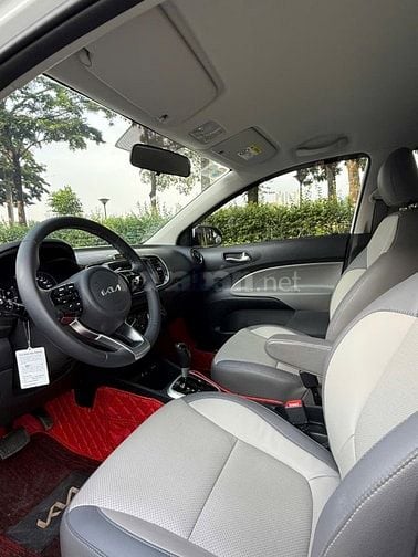 Cần bán Kia Soluto 1.4 AT sx cuối 2023 màu trắng siêu mới