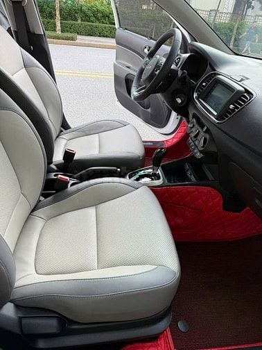 Cần bán Kia Soluto 1.4 AT sx cuối 2023 màu trắng siêu mới