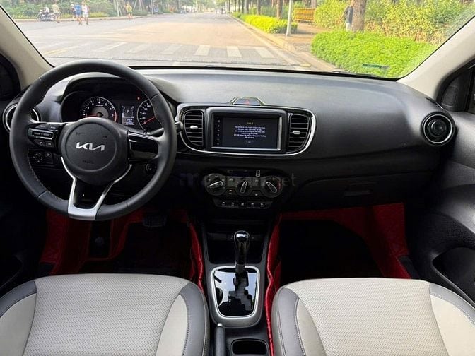 Cần bán Kia Soluto 1.4 AT sx cuối 2023 màu trắng siêu mới