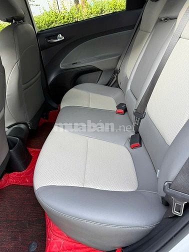 Cần bán Kia Soluto 1.4 AT sx cuối 2023 màu trắng siêu mới