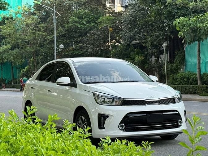 Cần bán Kia Soluto 1.4 AT sx cuối 2023 màu trắng siêu mới