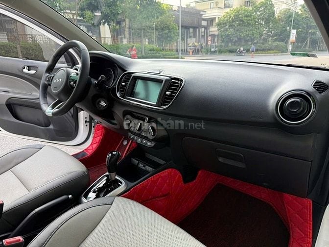 Cần bán Kia Soluto 1.4 AT sx cuối 2023 màu trắng siêu mới