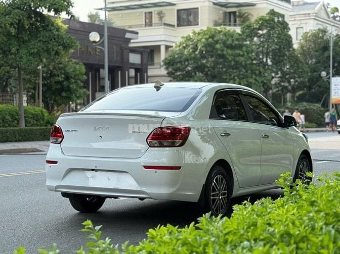 Cần bán Kia Soluto 1.4 AT sx cuối 2023 màu trắng siêu mới