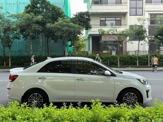 Cần bán Kia Soluto 1.4 AT sx cuối 2023 màu trắng siêu mới