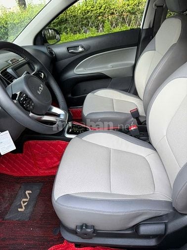 Cần bán Kia Soluto 1.4 AT sx cuối 2023 màu trắng siêu mới