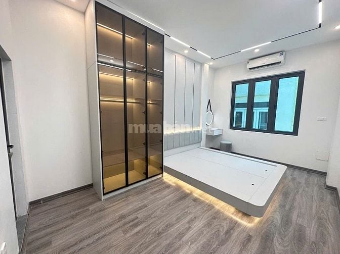 Bán siêu phẩm P. Vĩnh Phúc - ngõ 3 gác,nhà thoáng, 28m2-5 tầng-6.68 tỷ