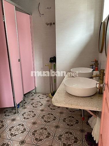 Cho thuê nhà mặt phố, số 94 phố Phạm Ngọc Thạch, quận Đống Đa, Hà Nội
