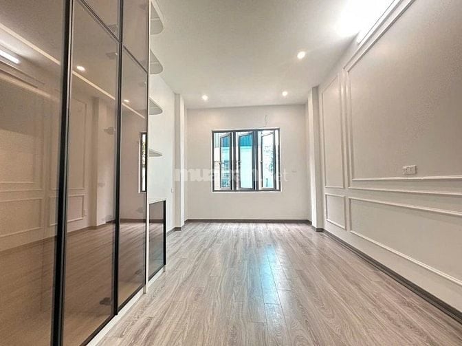 Bán siêu phẩm P. Vĩnh Phúc - ngõ 3 gác,nhà thoáng, 28m2-5 tầng-6.68 tỷ