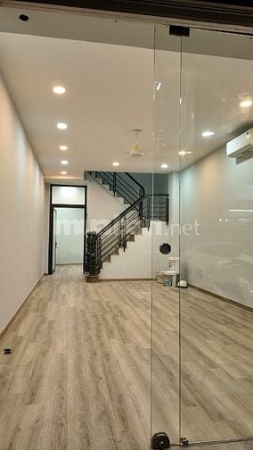 Bán hoặc cho thuê nhà mặt tiền Nguyễn Văn Giai Quận 1, sổ hồng