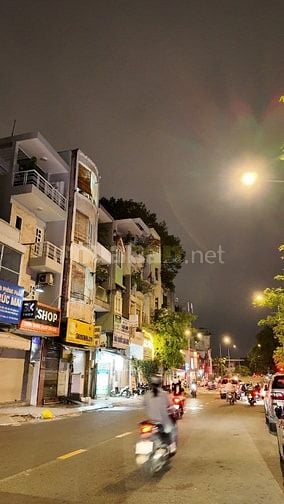 Bán hoặc cho thuê nhà mặt tiền Nguyễn Văn Giai Quận 1, sổ hồng
