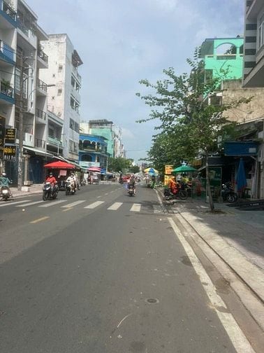 Bán gấp nhà cấp 4 Mặt Tiền Kinh Doanh đường Trần Quý P.4 Quận 11