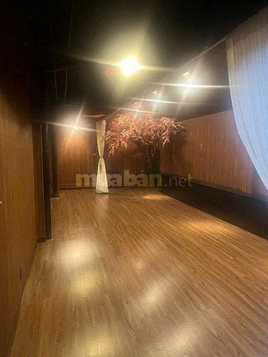 Cho thuê nhà mặt tiền đường Sư Vạn Hạnh, Phường 12, Quận 10. 