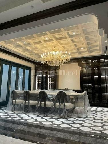 Cho thuê biệt thự sân vườn Ba Đình 400m2 x 5 tầng, thang máy, MT 13m