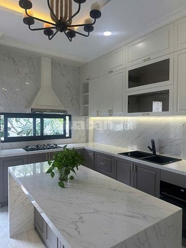 Nhà phố với thiết kế hiện đại sang trọng, giá tốt nhất khu vực!”