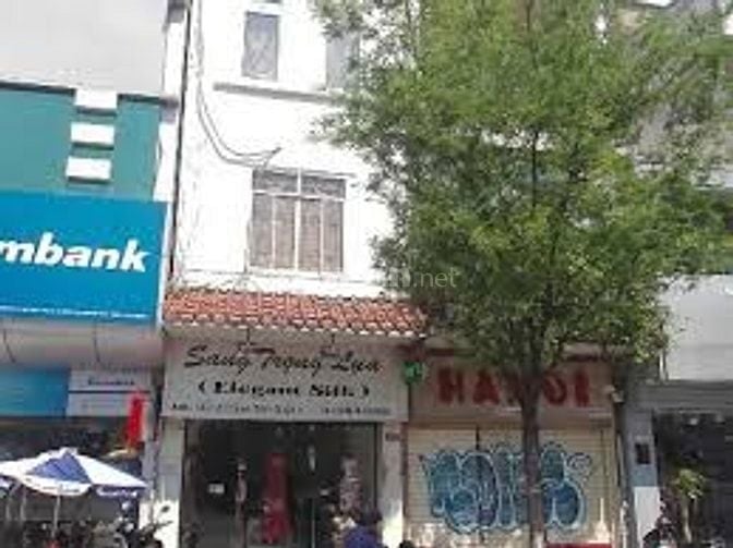Bán nhà mặt tiến Lê Thánh Tôn Q1