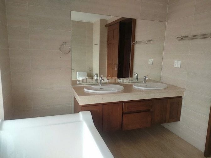 Biệt thự Riviera Cove, 1 trệt 2 lầu, 4PN, gara, bếp lớn. view thoáng