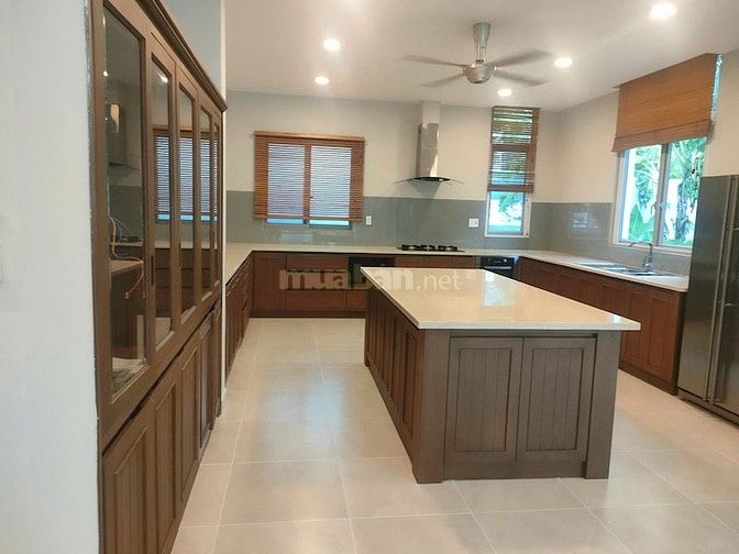 Biệt thự Riviera Cove, 1 trệt 2 lầu, 4PN, gara, bếp lớn. view thoáng